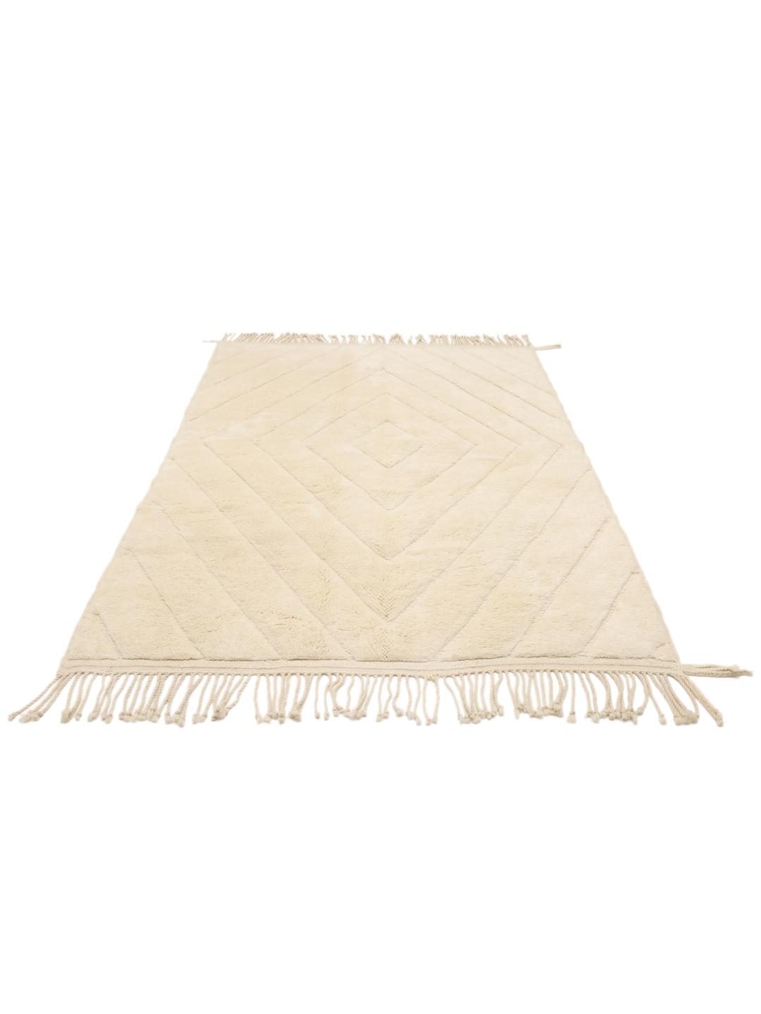 Et håndknyttet marokkansk berbertæppe med et minimalistisk diamantmønster i beige.