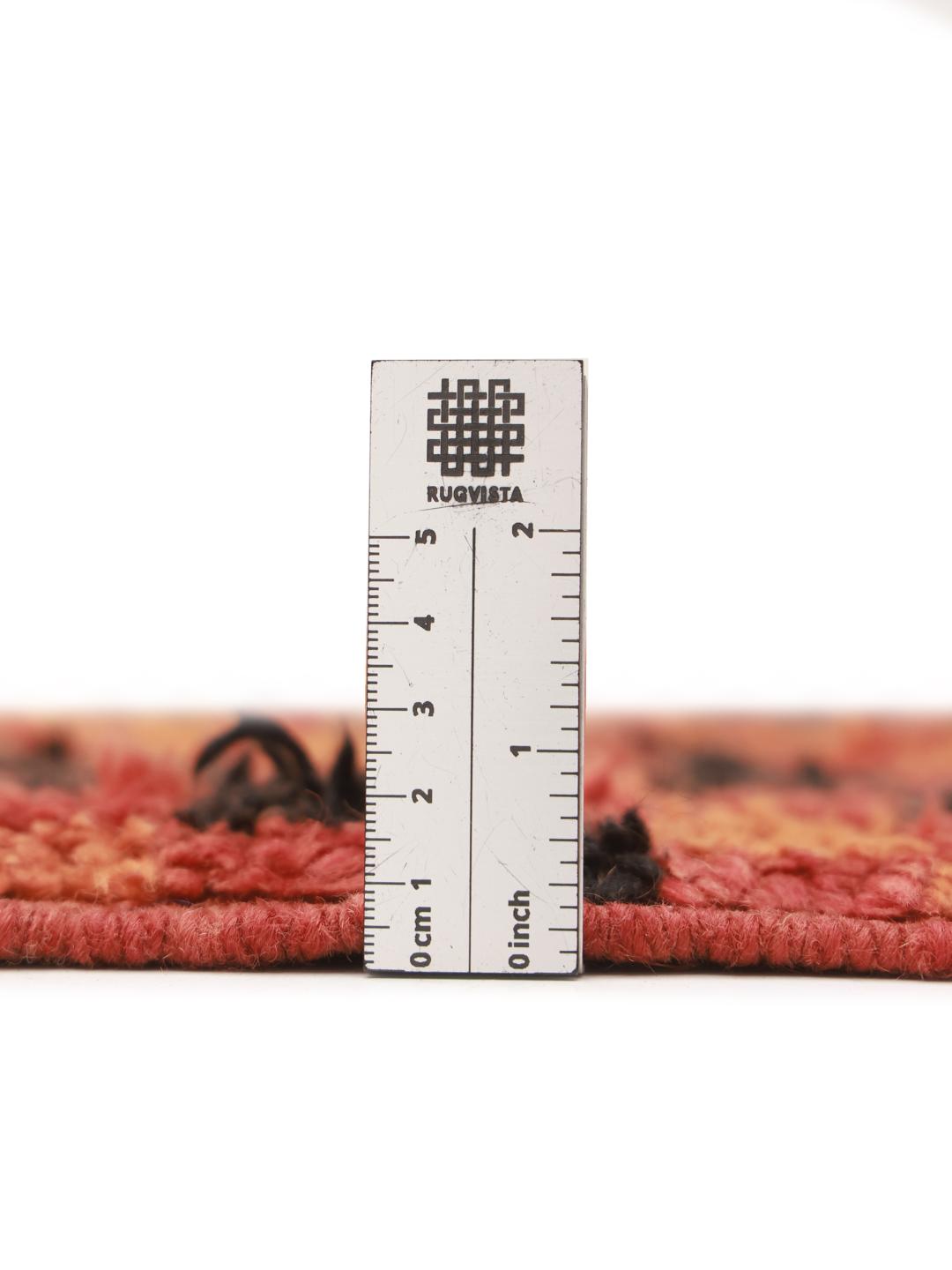 Handgeknoopt vintage Marokkaans vloerkleed met een geometrisch oranje en zwart patroon