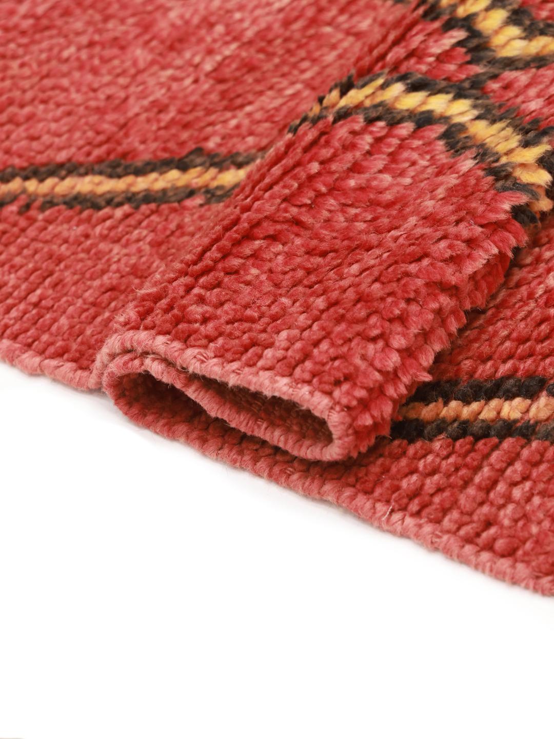 Vintage Marokkaans Berber tapijt met een ruitpatroon in rood en donkere tinten