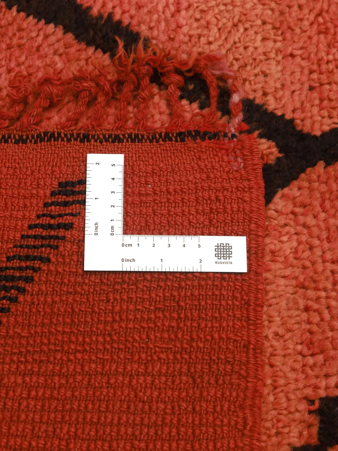 Vintage Berber Marokkaans tapijt met ruitpatroon in rood en zwart