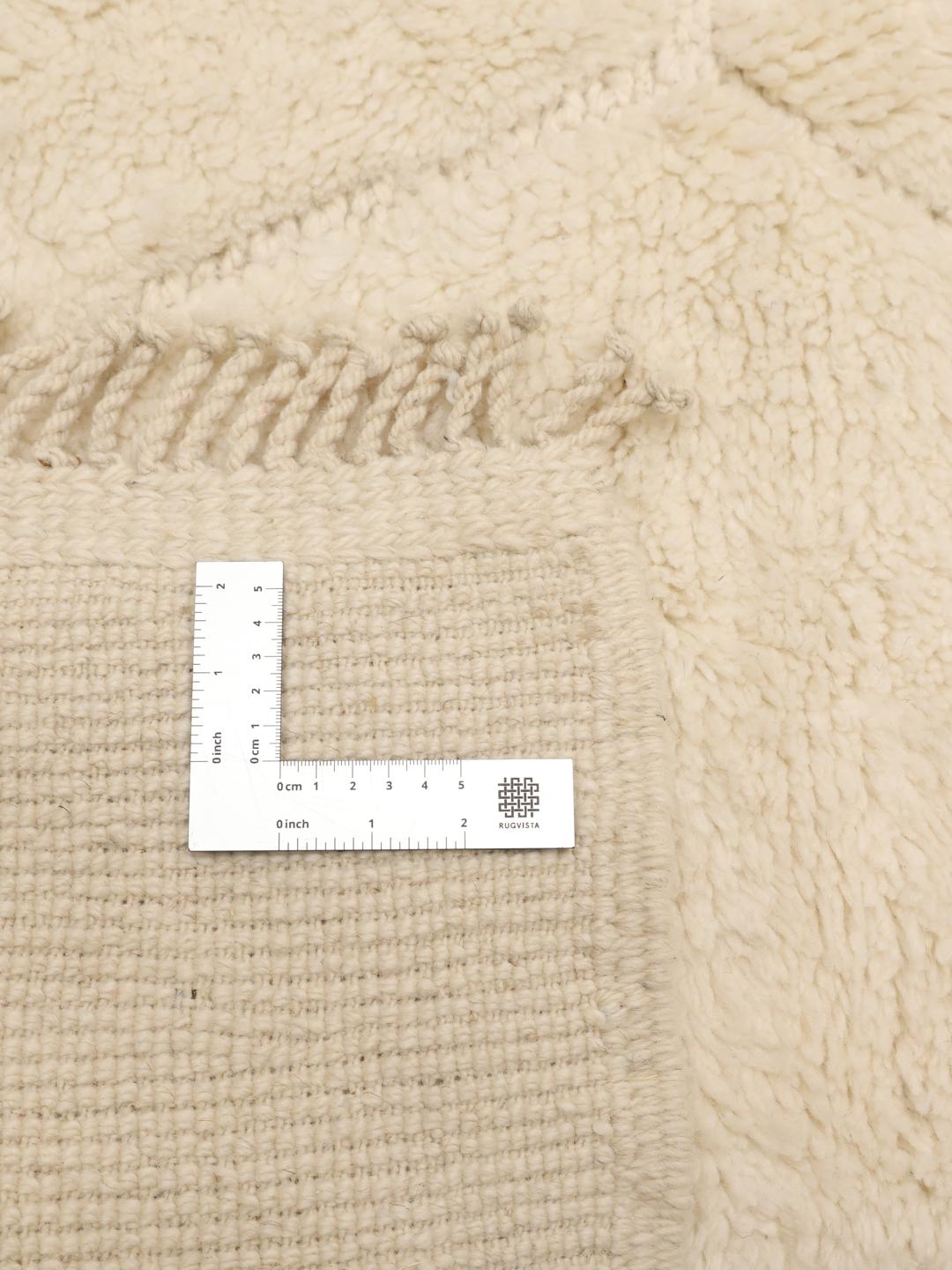 Håndknyttet marokkansk løber i beige med et enkelt diamantmønster