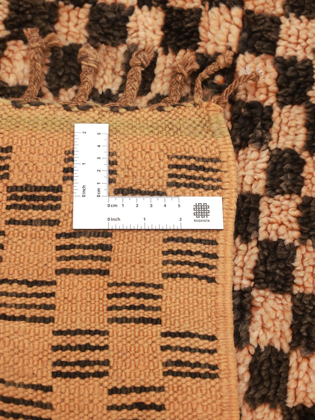 Vintage Berber marokkansk tæppe med et ternet mønster i beige og sort