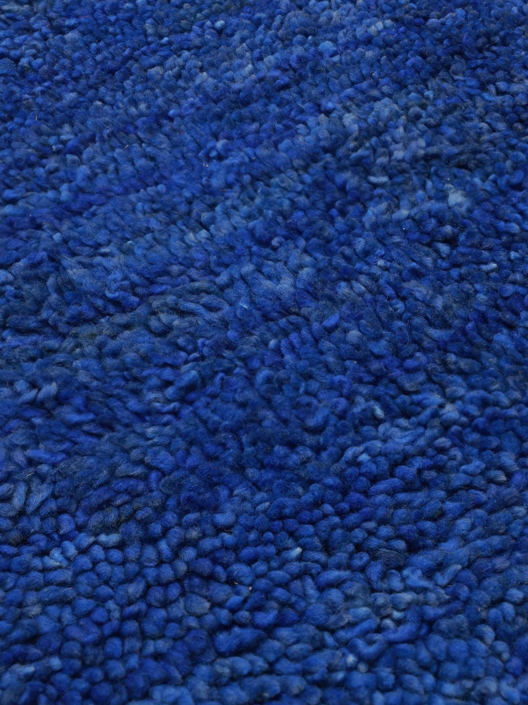 Marokkanischer Vintage-Läufer in Blau mit dichtem Wollflor