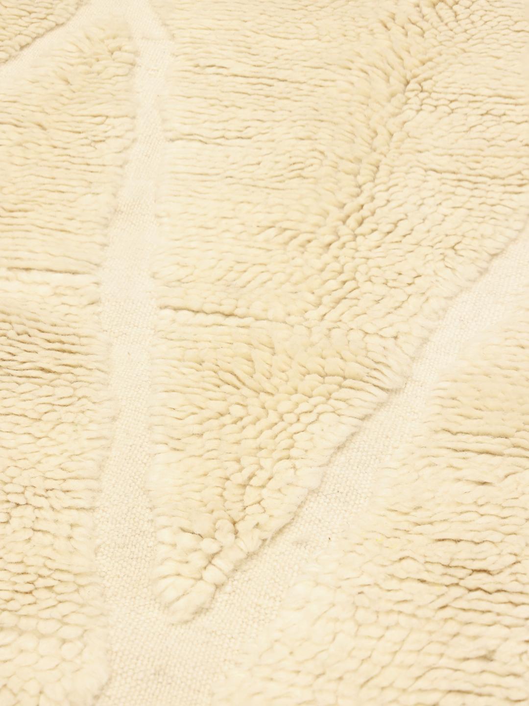 Håndknyttet marokkansk Beni Ourain-tæppe i en neutral beige tone med et diamantmønster