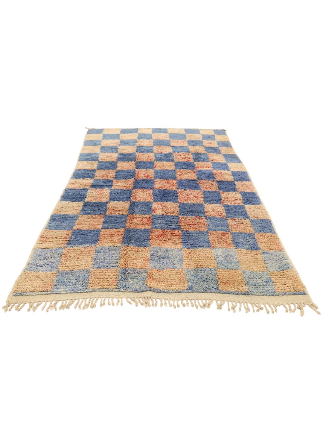 Tapis berbère Beni Ourain noué à la main, originaire du Maroc, avec un motif à damier bleu et beige