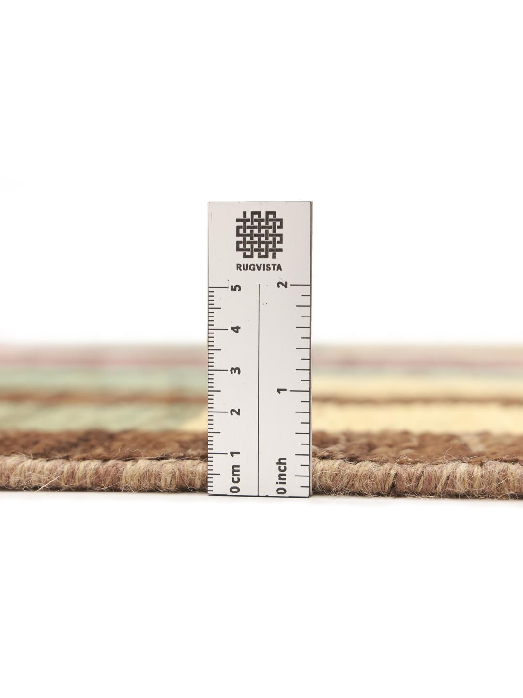 En färgglad handknuten afghansk matta med ett geometriskt blockmönster i Wool