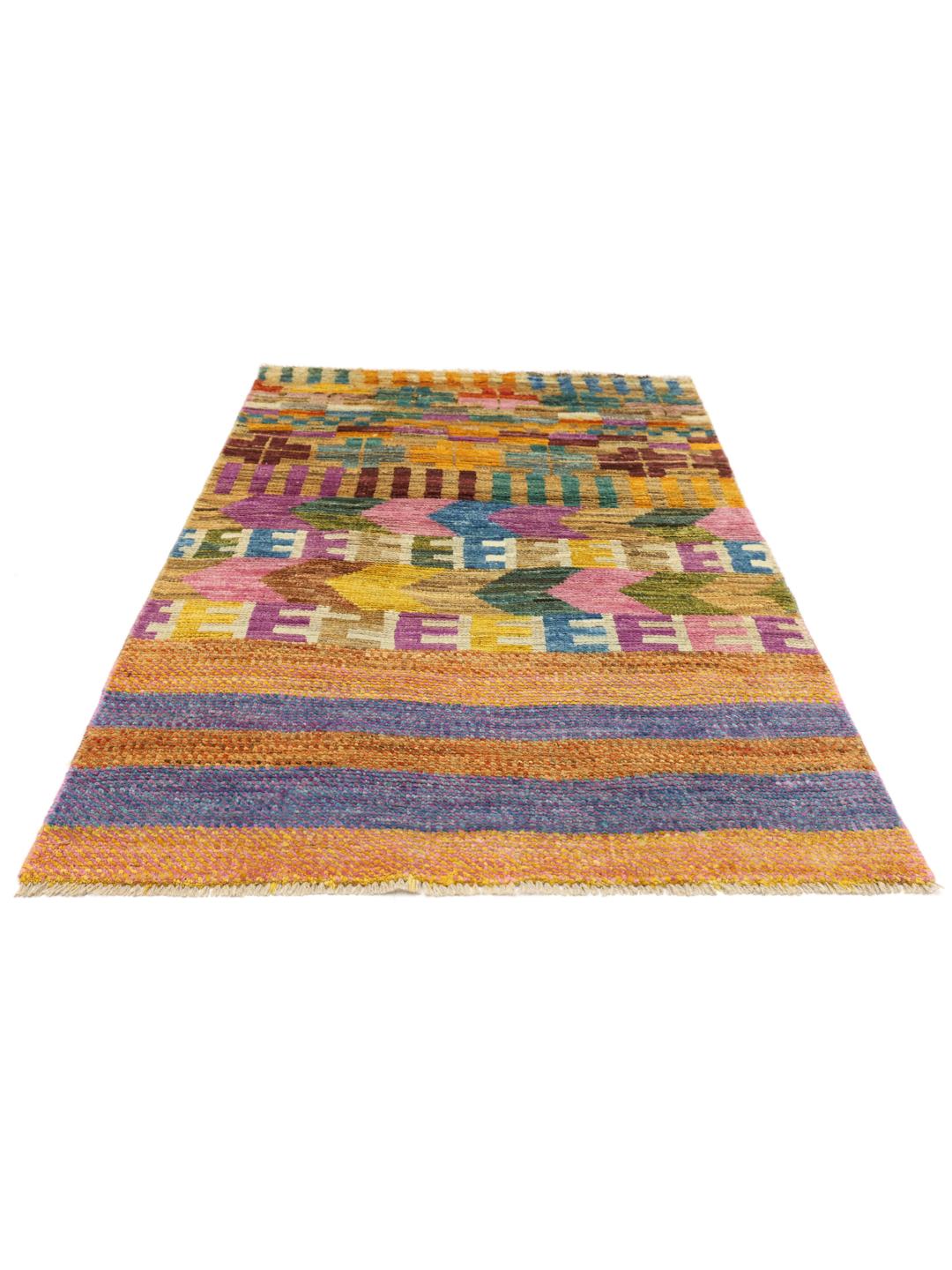 Handgeknoopt Afghaans tapijt met een levendig, meerkleurig geometrisch Berber-ontwerp.