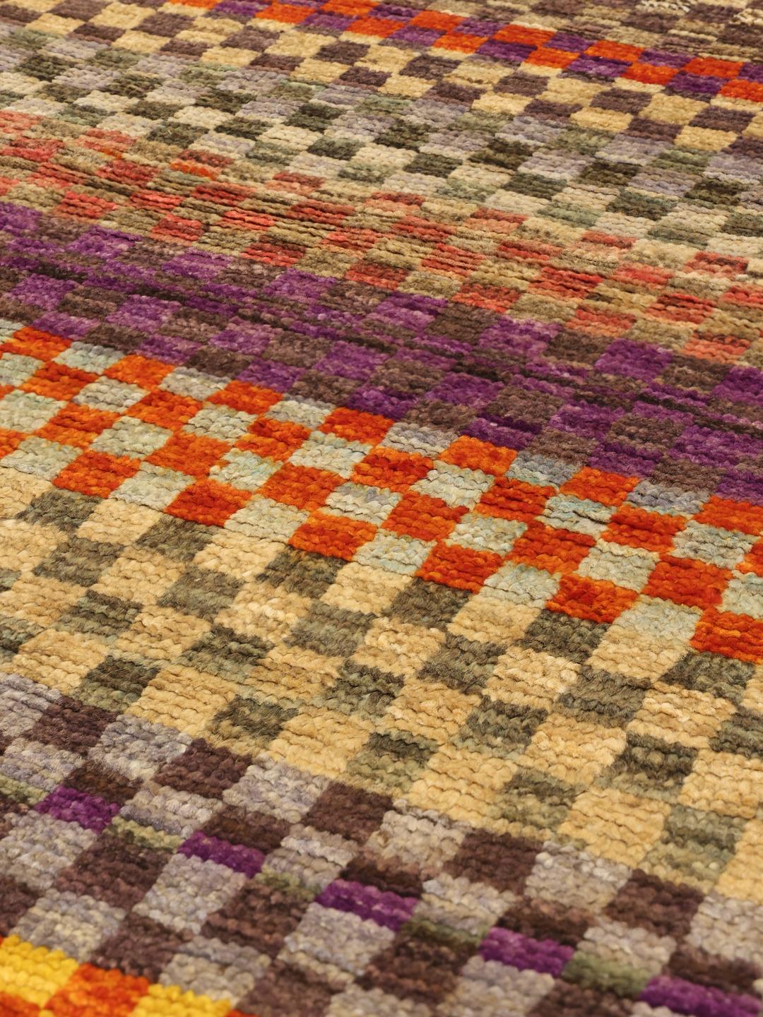 Handgeknoopt Berber-tapijt uit Afghanistan met een kleurrijk ruitpatroon