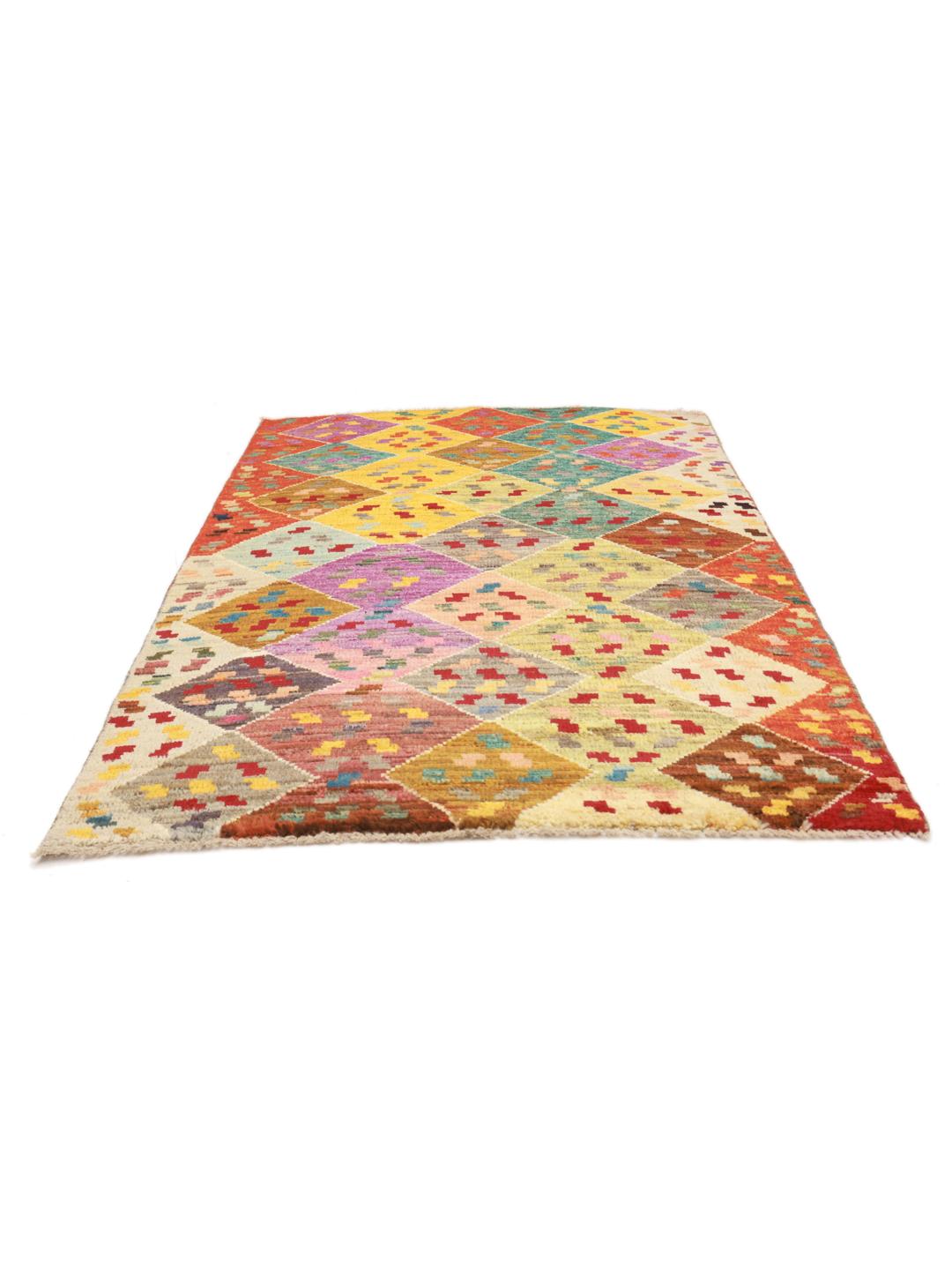 Een levendig Afghaans Berber vloerkleed met een geometrisch ruitpatroon in veelkleurige wol