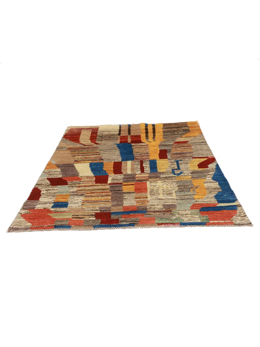 Handgeknoopt Afghaans Berber-tapijt met een levendig, veelkleurig geometrisch ontwerp.