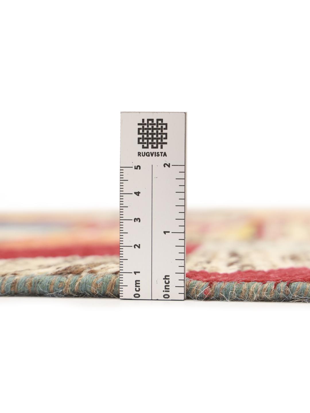 Handgeknoopt Afghaans Berber-tapijt met een levendig, veelkleurig geometrisch ontwerp.