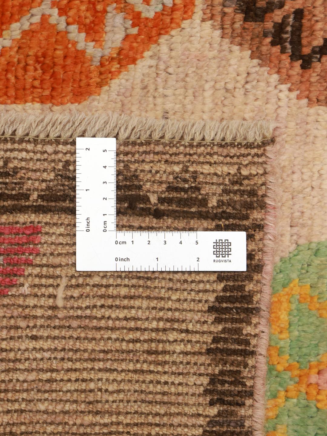 Handgeknoopt Afghaans tapijt met kleurrijke geometrische medaillons op een beige achtergrond