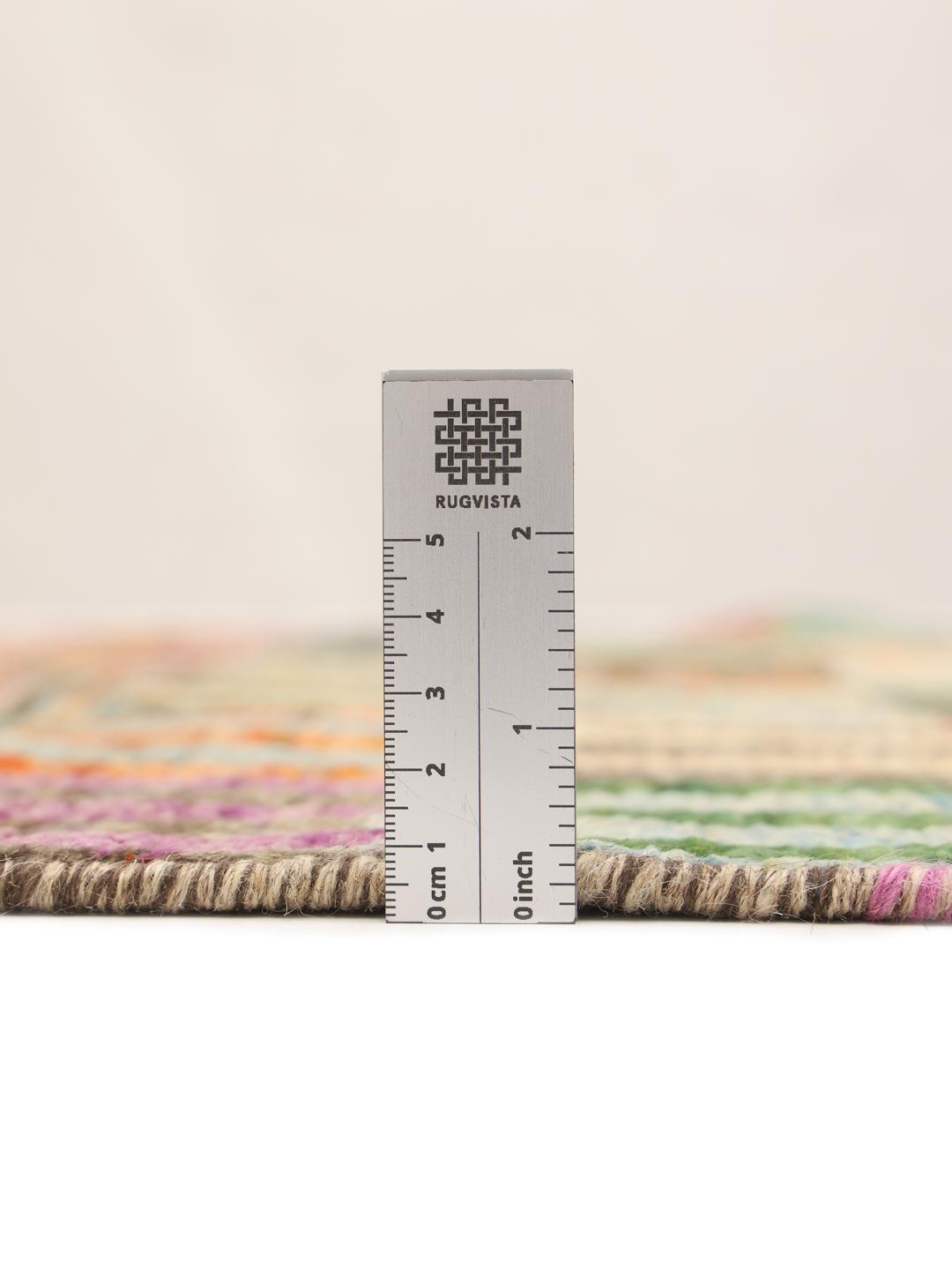 Handgeknoopt Afghaans tapijt met een kleurrijk geometrisch patchworkontwerp in veelkleurige wol.