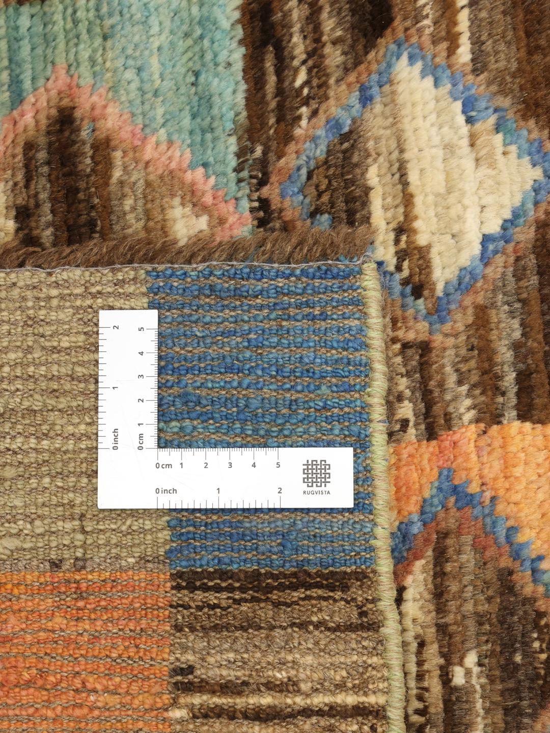 Håndknyttet løber med et farverigt geometrisk patchwork-mønster fra Afghanistan