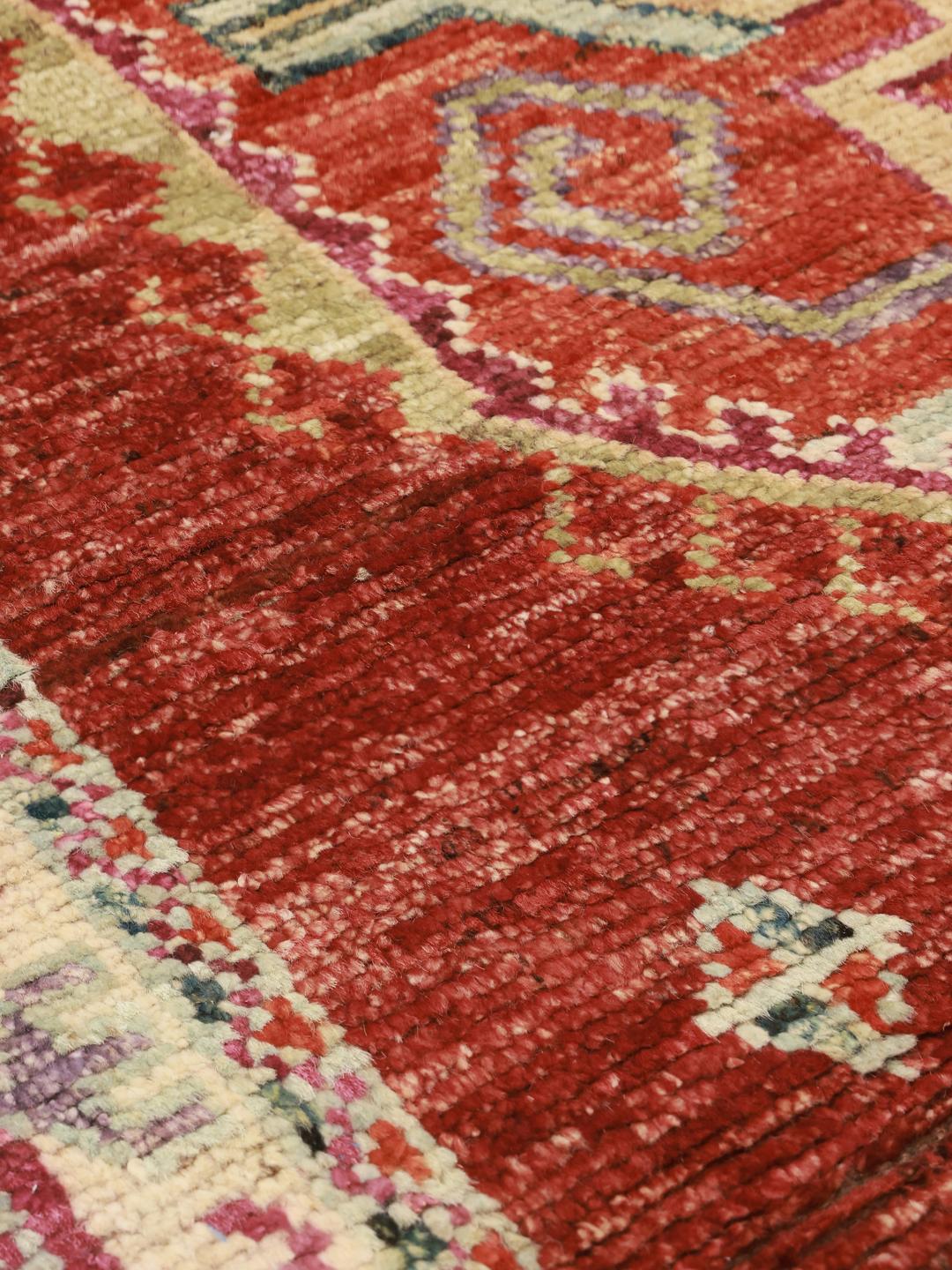 Alfombra afgana Kazak anudada a mano con patrones geométricos en rojo y azul