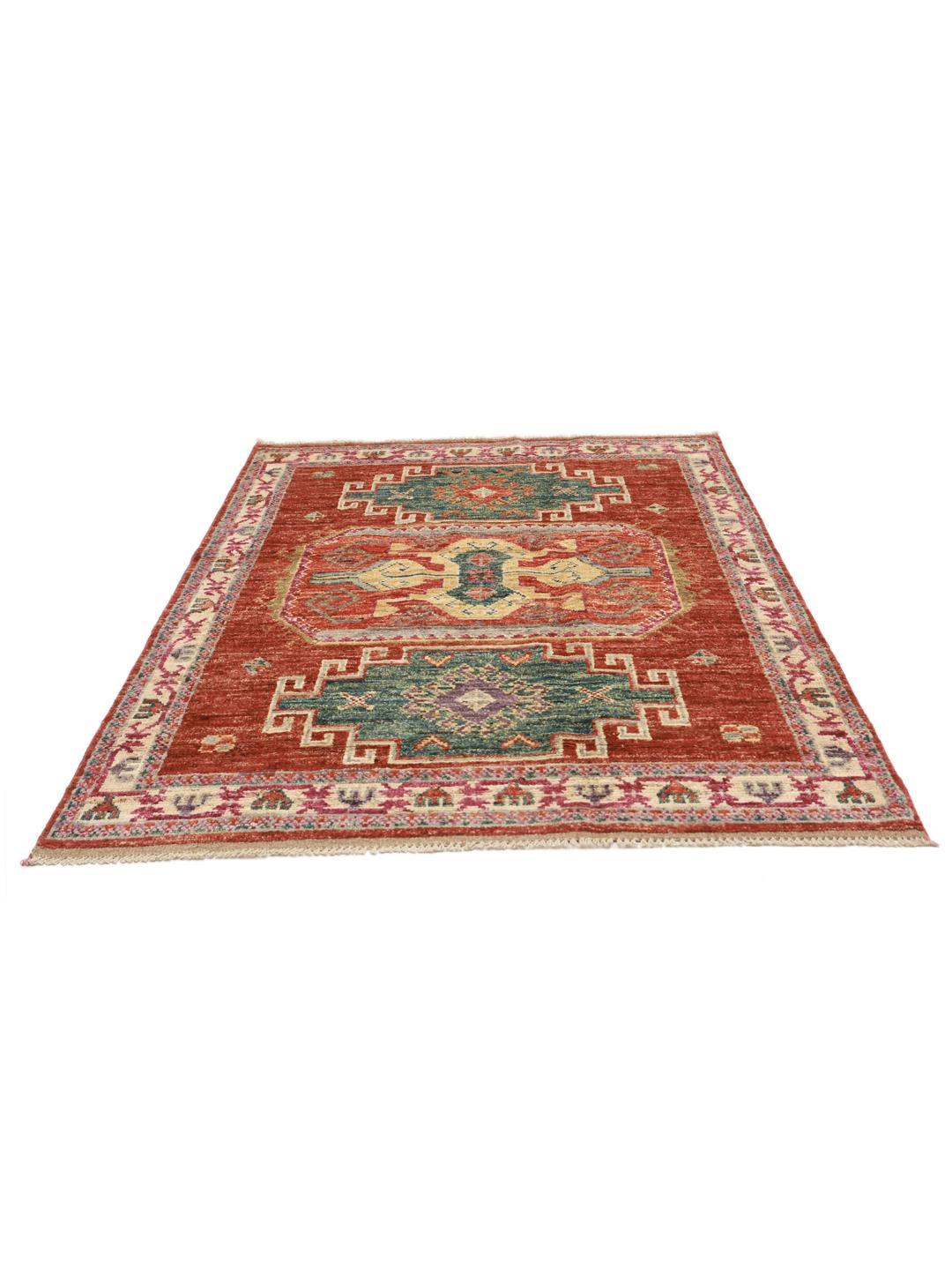 Handgeknüpfter Kazak-Teppich aus dem Nahen Osten mit rotem Feld und geometrischen Motiven