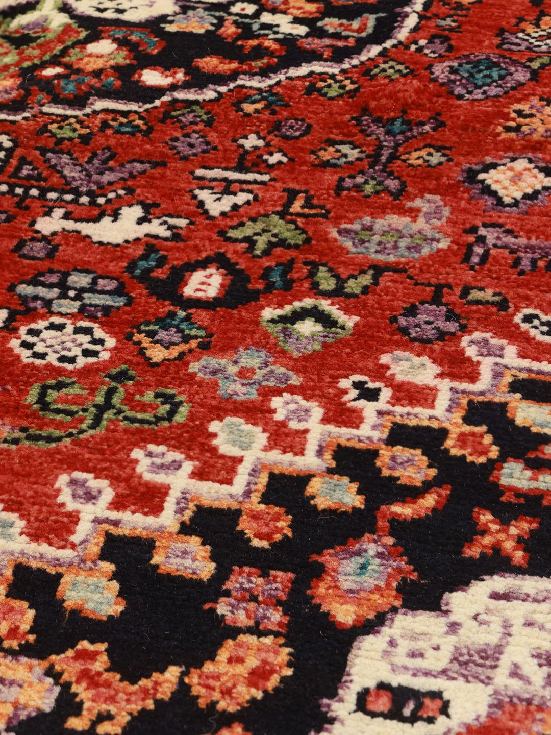 Handgeknüpfter afghanischer Kazak-Teppich mit dunkelroten und dunkelblauen geometrischen Mustern