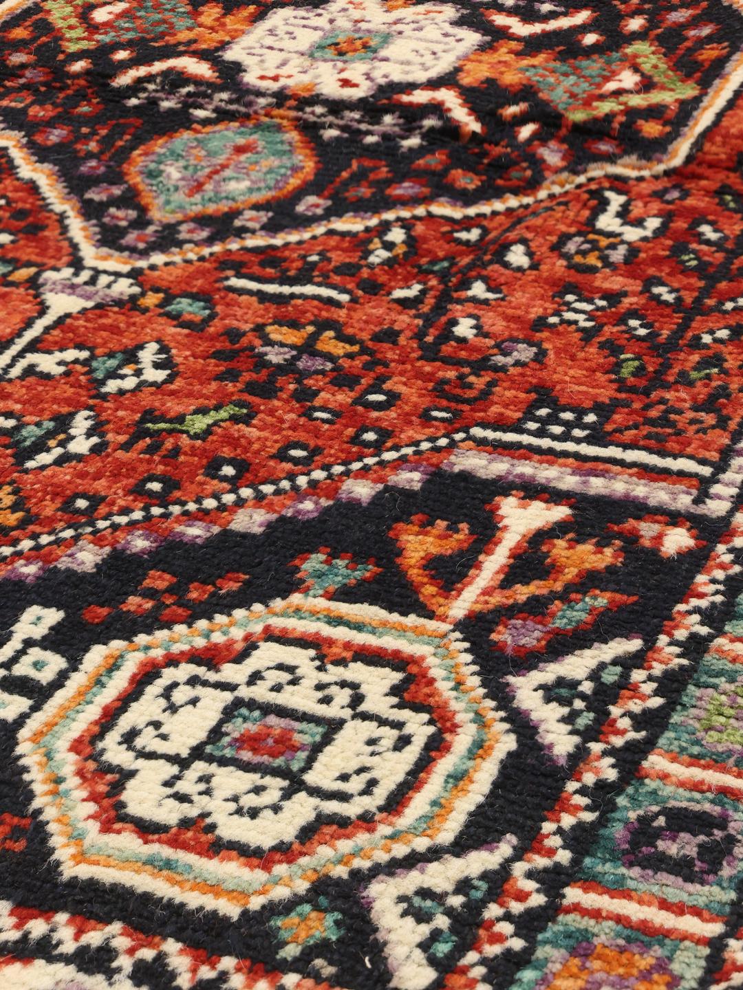 Handgeknüpfter afghanischer Läufer in Dunkelrot und Dunkelblau mit geometrischen Motiven