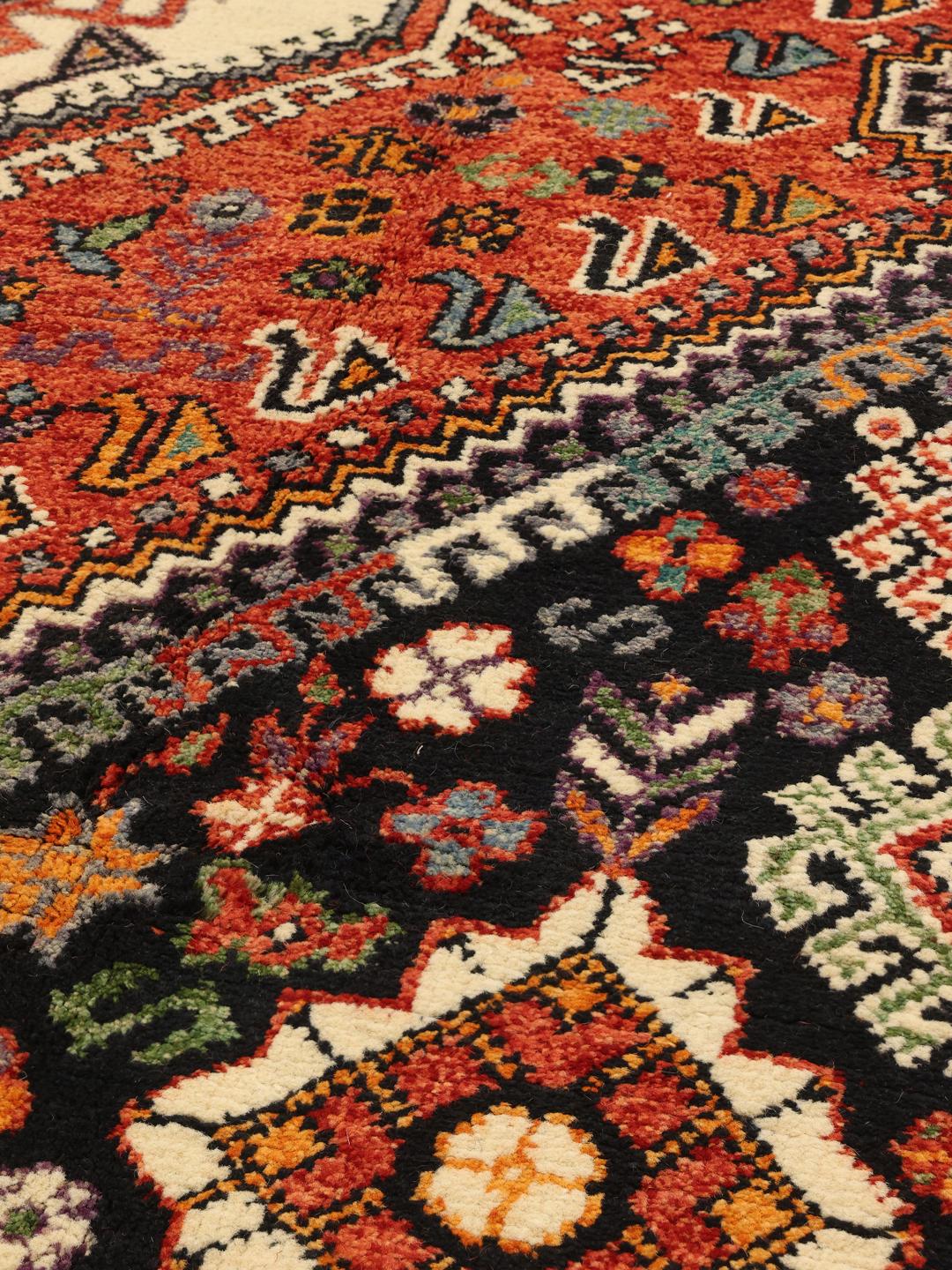 Handgeknüpfter Kazak-Teppich aus Afghanistan mit geometrischen Mustern aus mehrfarbiger Wolle.