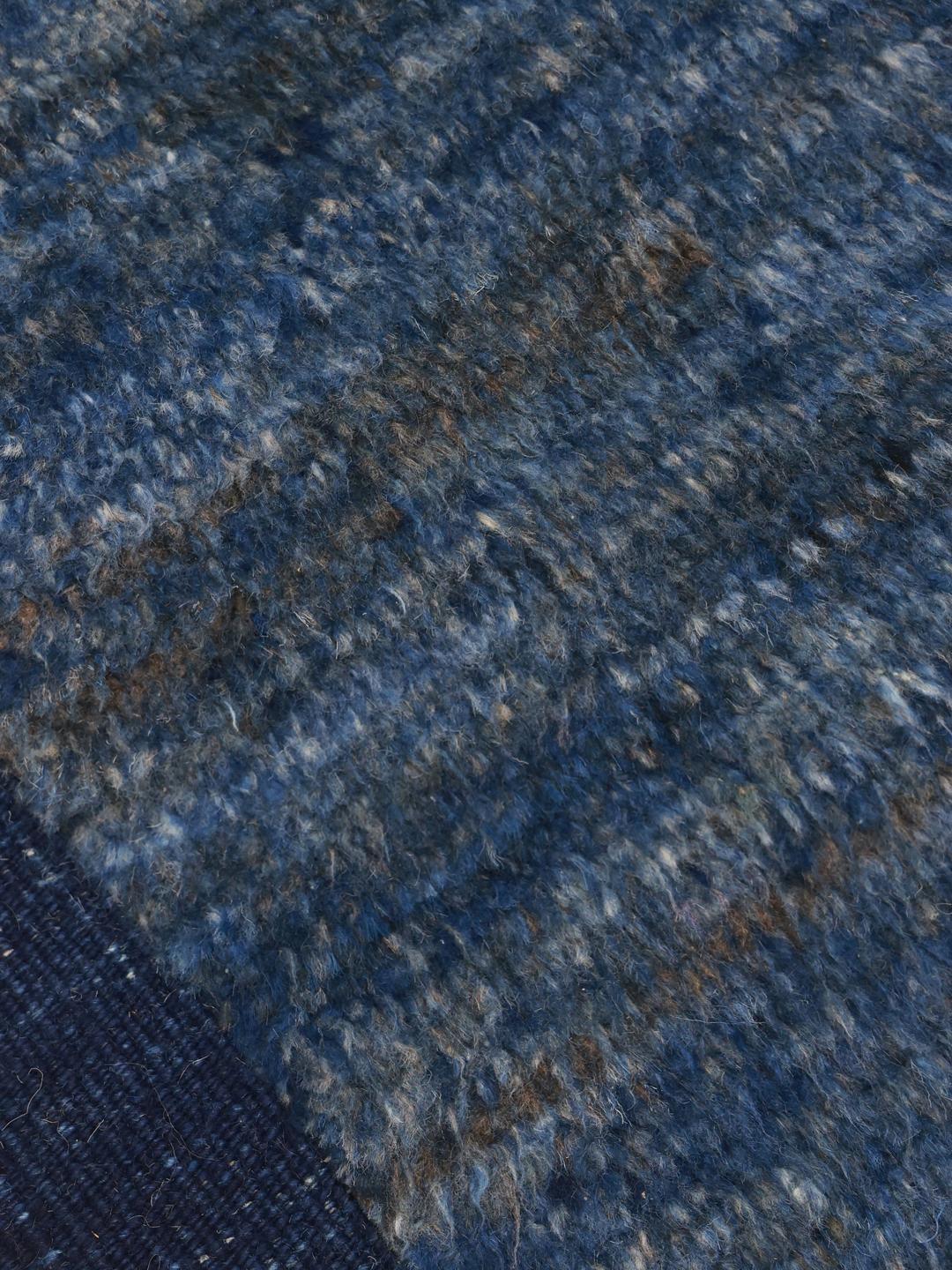 Handgeknoopt Afghaans tapijt in diepblauwe tinten met een getextureerde wollen pool