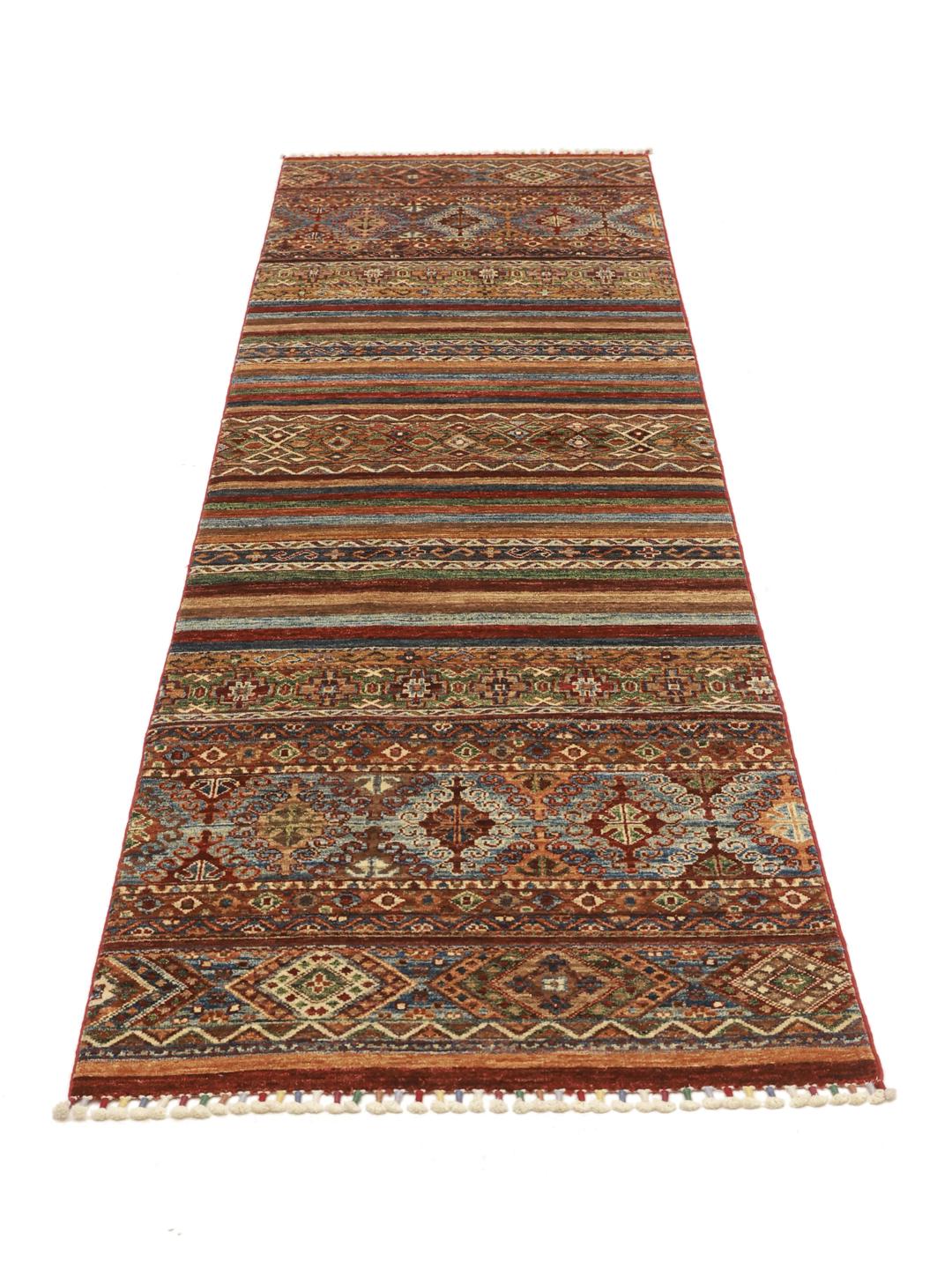 Met de hand geknoopte loper uit Afghanistan in veelkleurig design met geometrische patronen