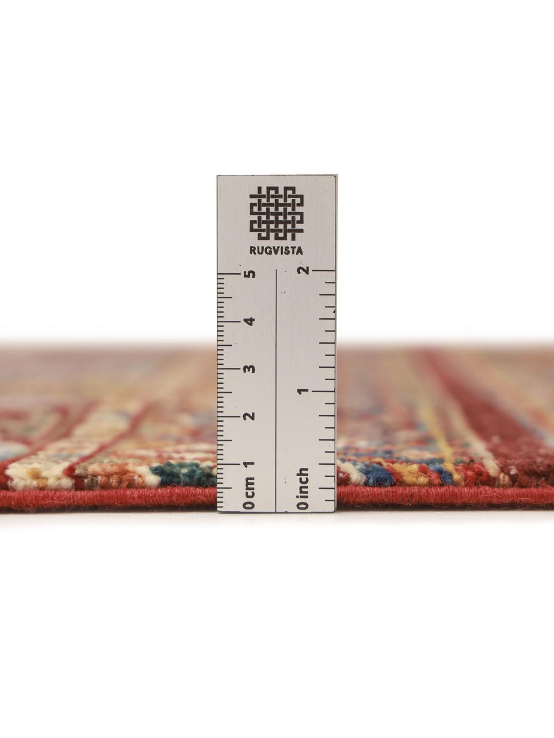 Met de hand geknoopte loper uit Afghanistan in veelkleurig design met geometrische patronen