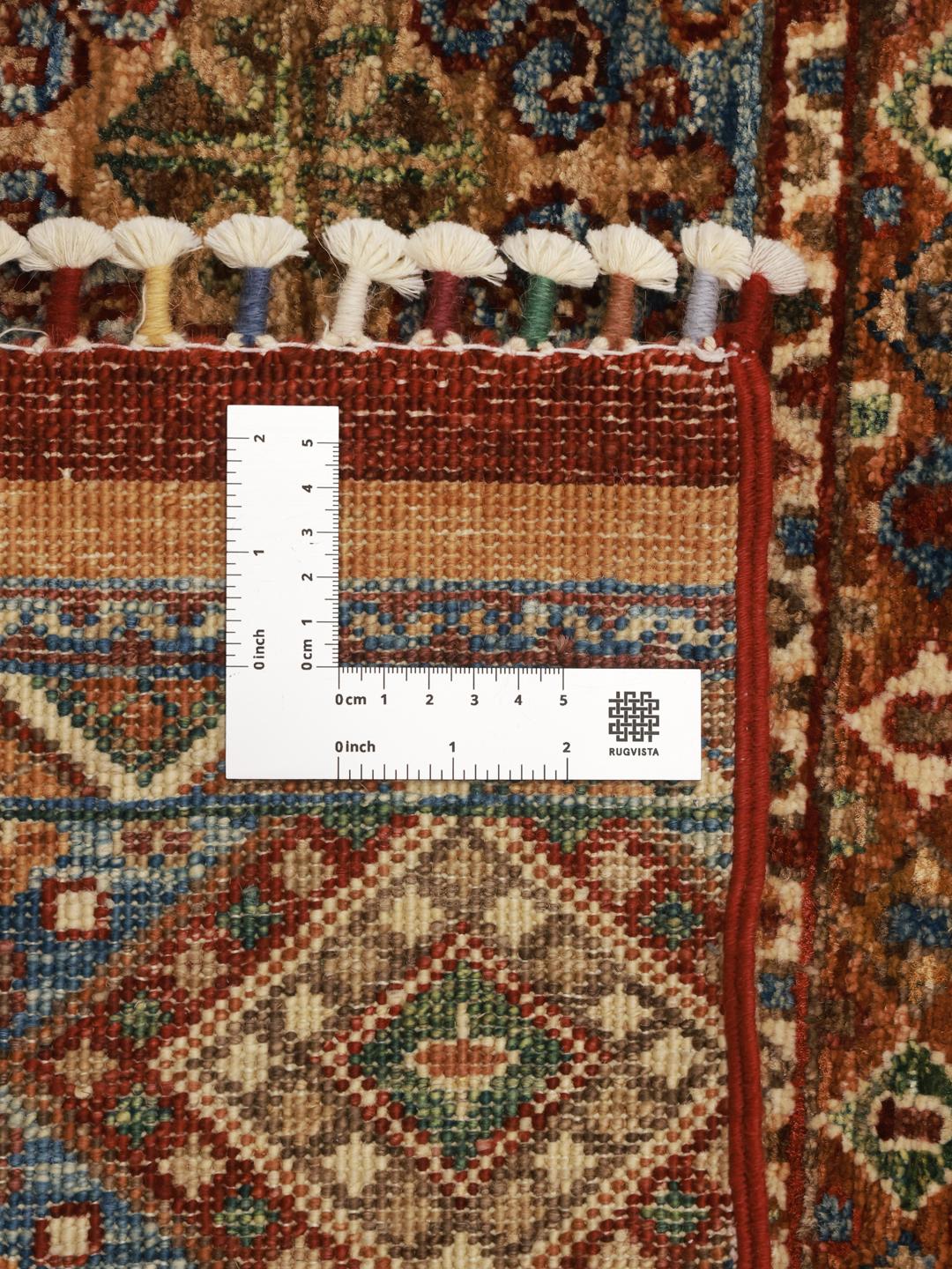 Met de hand geknoopte loper uit Afghanistan in veelkleurig design met geometrische patronen