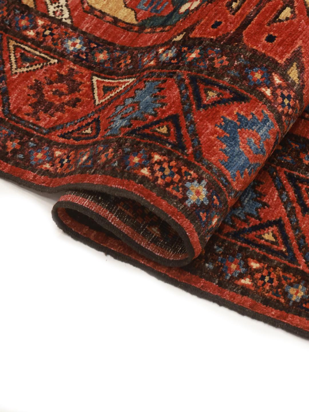 Håndknyttet afghansk løber i rød med geometriske motiver