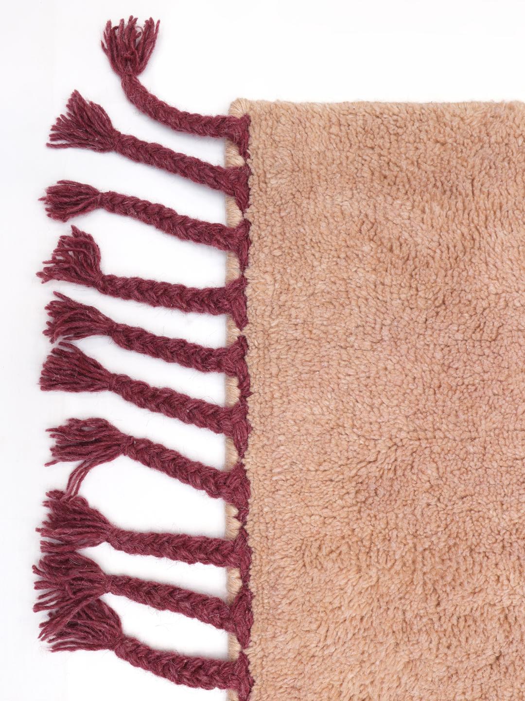Roze vloerkleed met franjedetails