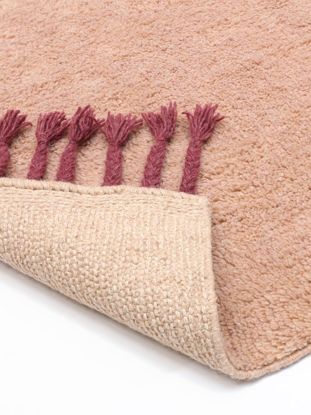 Roze vloerkleed met franjedetails