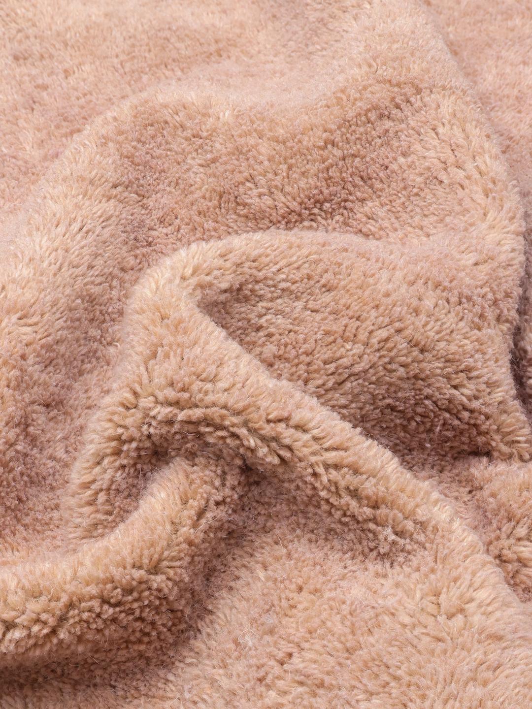 Roze vloerkleed met franjedetails