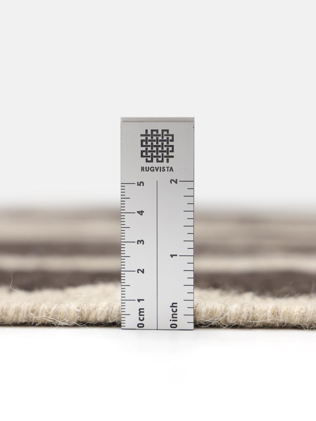 Handgeweven wollen tapijt in zwart en beige