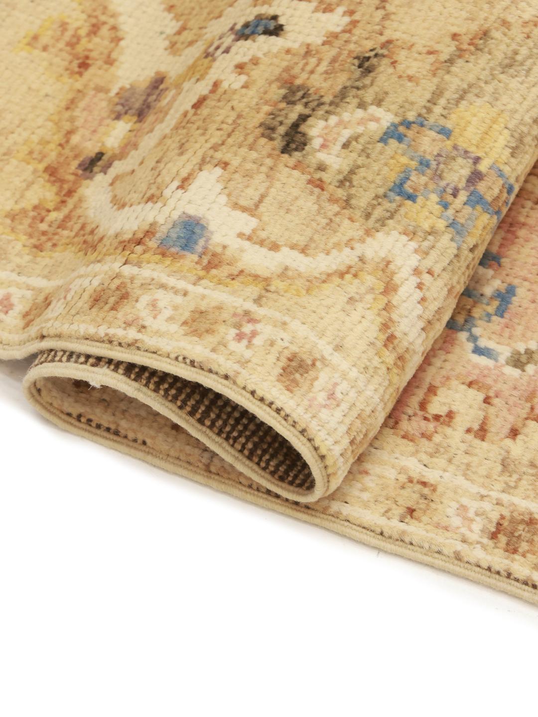 Handgeknoopt Afghaans Usak-tapijt met bloempatronen in beige en gedempte tinten