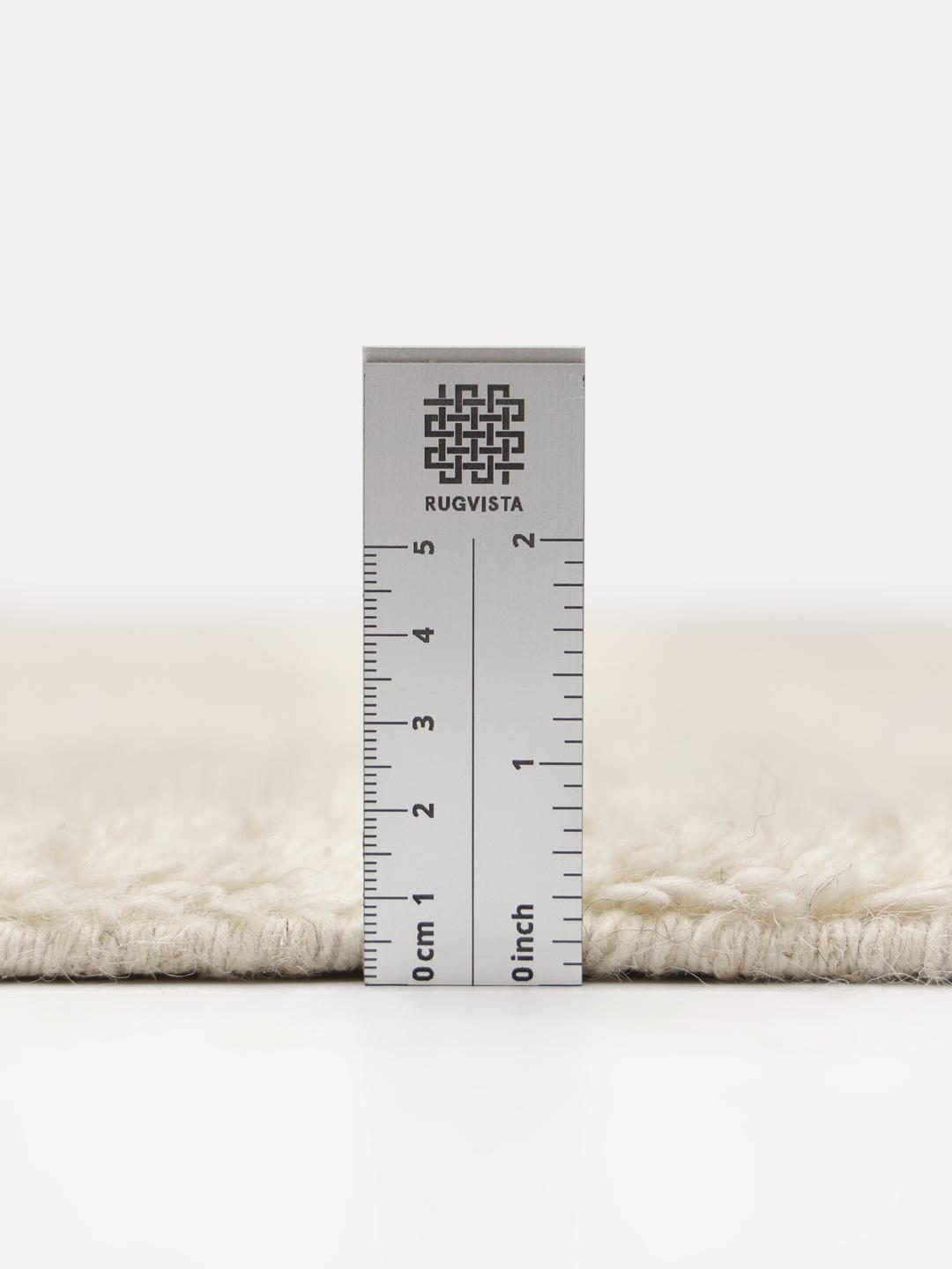 Beige og creme luvtæppe med et bølgende design