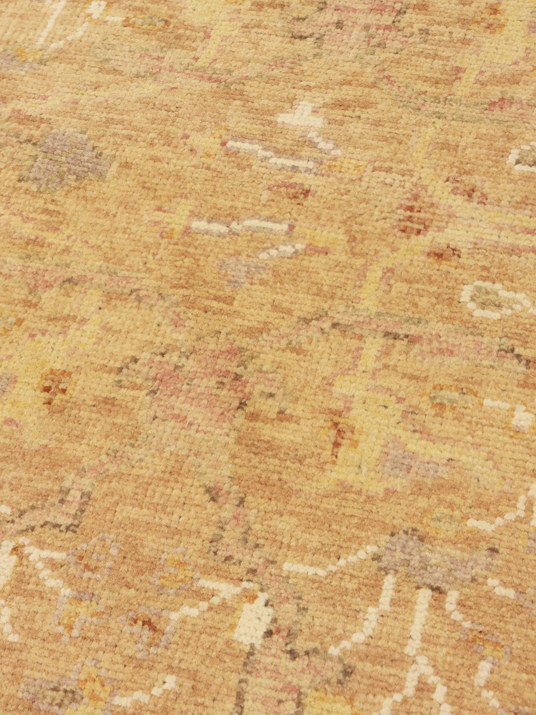 Met de hand geknoopt Usak-tapijt uit Afghanistan in warme beige tinten