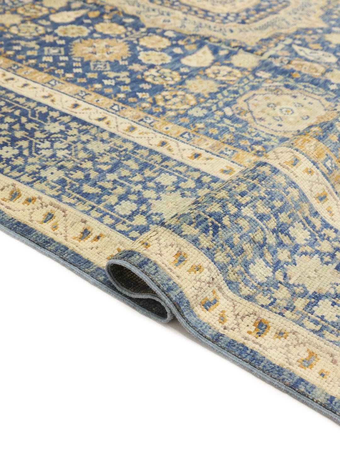 Handgeknoopt Afghaans Usak-tapijt in het blauw met sierlijke bloempatronen