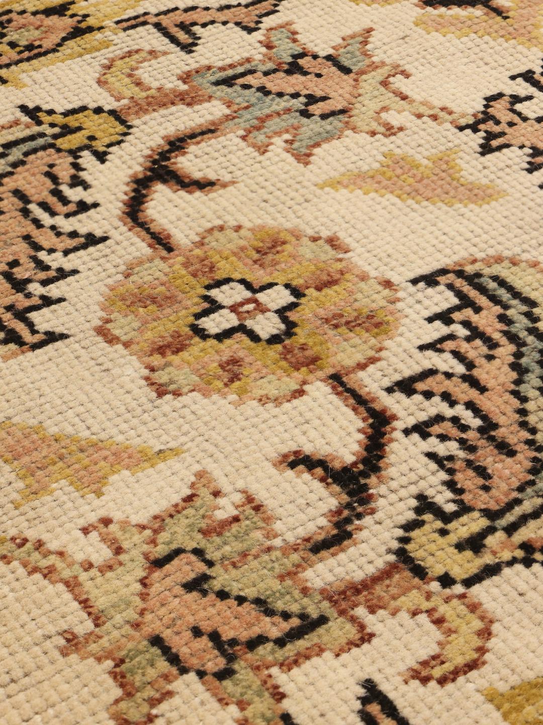 Handgeknoopt Afghaans Usak tapijt met bloemmotieven in beige en gedempte tinten