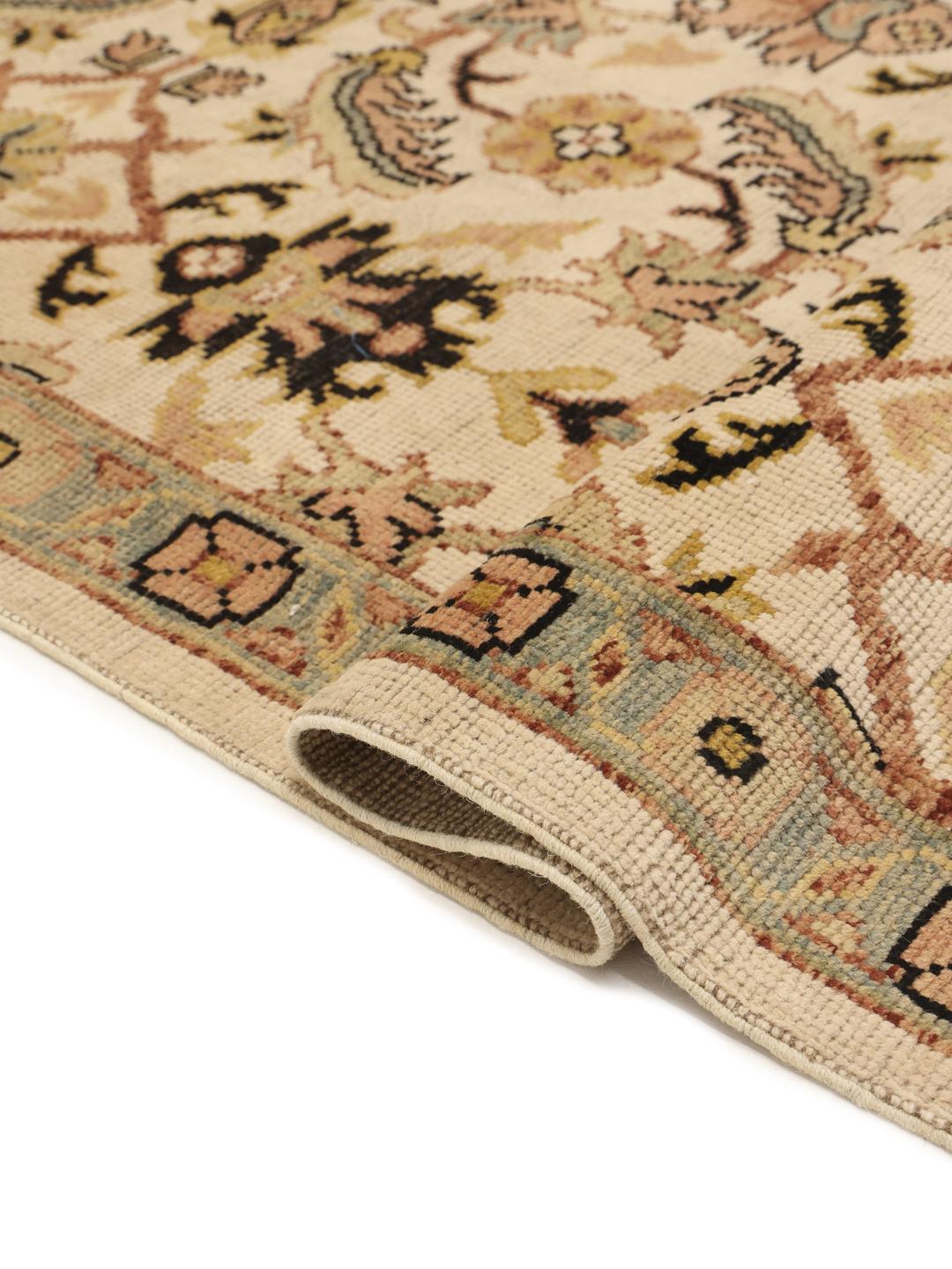 Handgeknoopt Afghaans Usak tapijt met bloemmotieven in beige en gedempte tinten