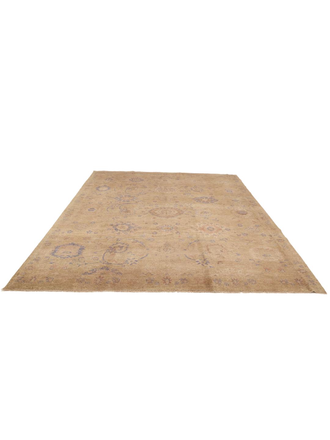 Alfombra afgana Usak anudada a mano con un campo beige y motivos florales