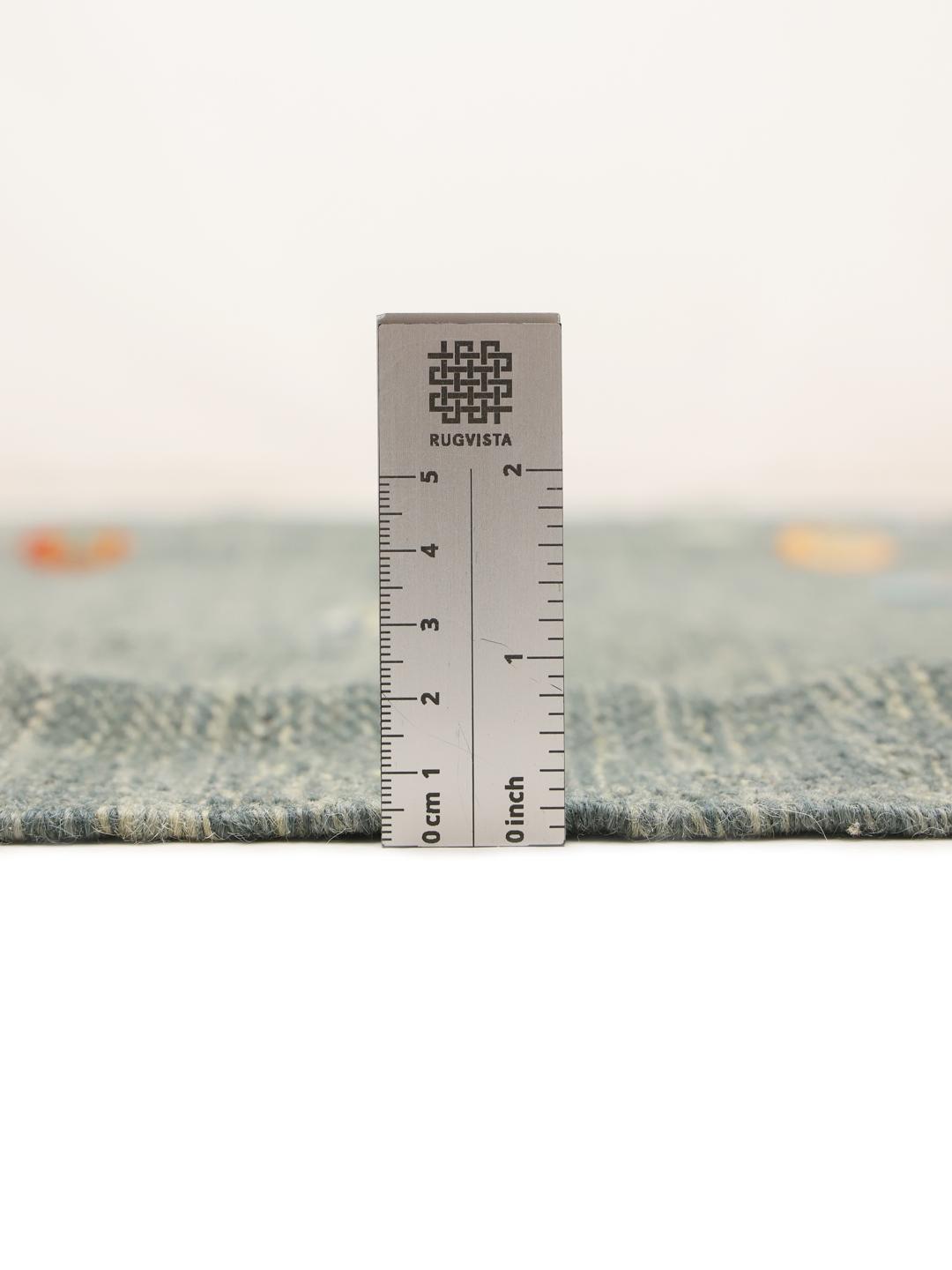 Handgeweven Afghaans Kilim tapijt in blauw met kleurrijke verspreide motieven