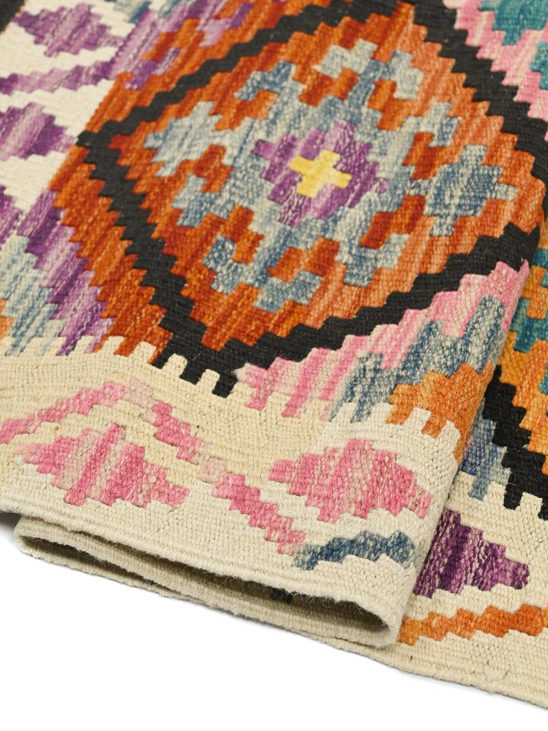 Handgeweven Afghaans Kelim-tapijt met een levendig veelkleurig geometrisch ruitpatroon