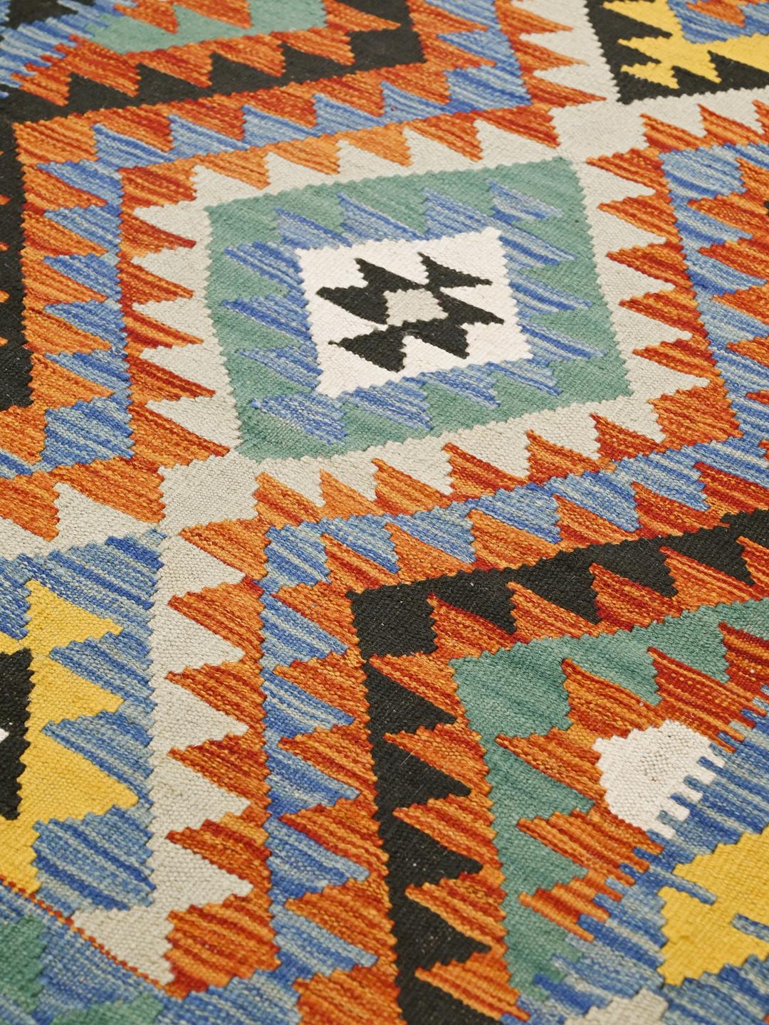 Tappeto Kelim afghano tessuto a mano con vivaci motivi geometrici in lana multicolore