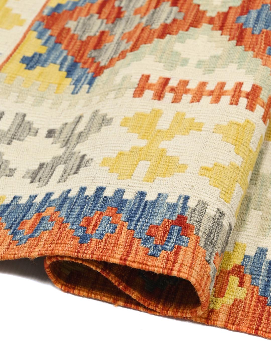 Handgeweven Afghan Kelim tapijt met een kleurrijk geometrisch ruitpatroon