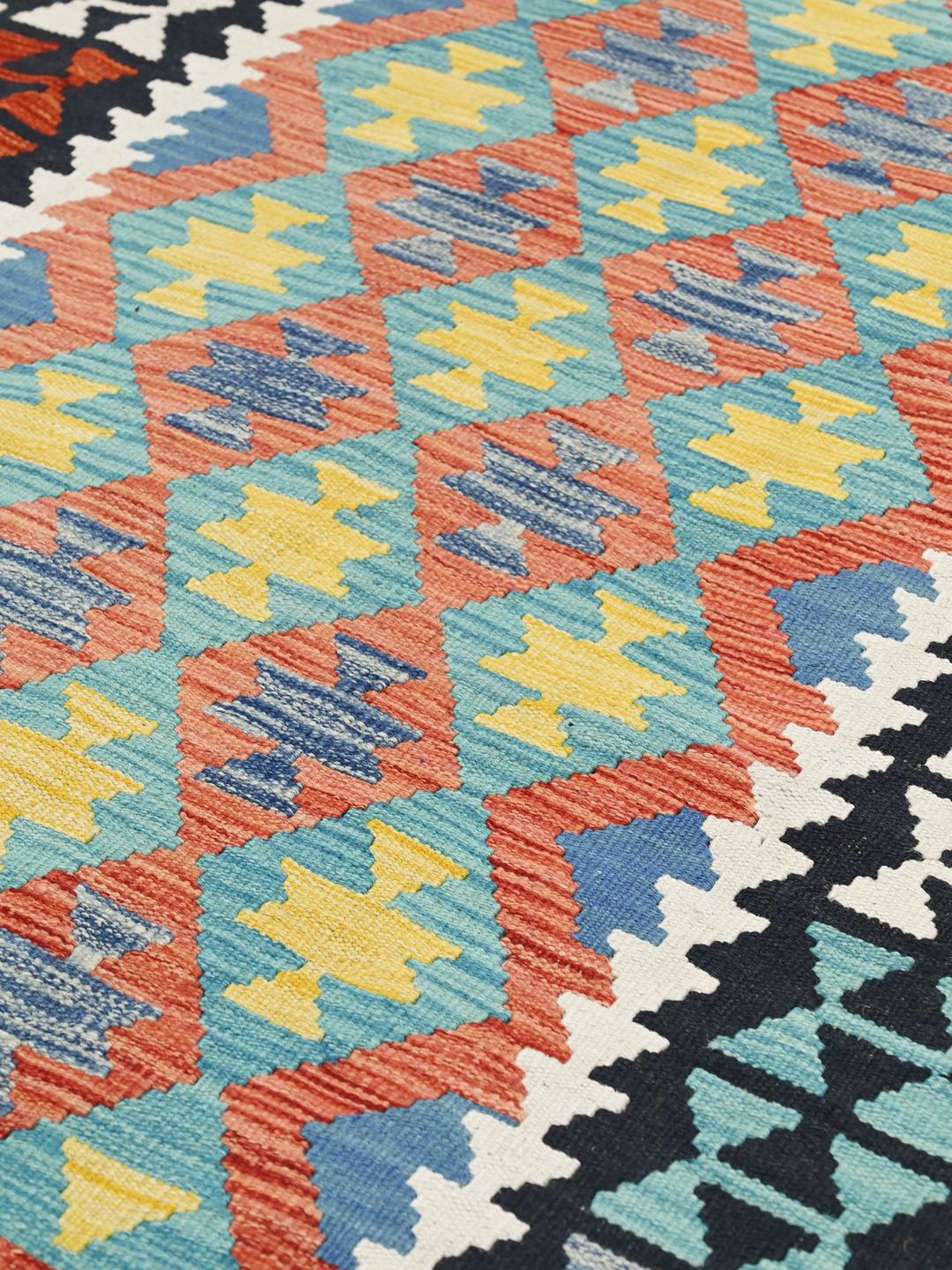 Handgeweven Afghaans Kelim kleed met een levendig, meerkleurig geometrisch patroon
