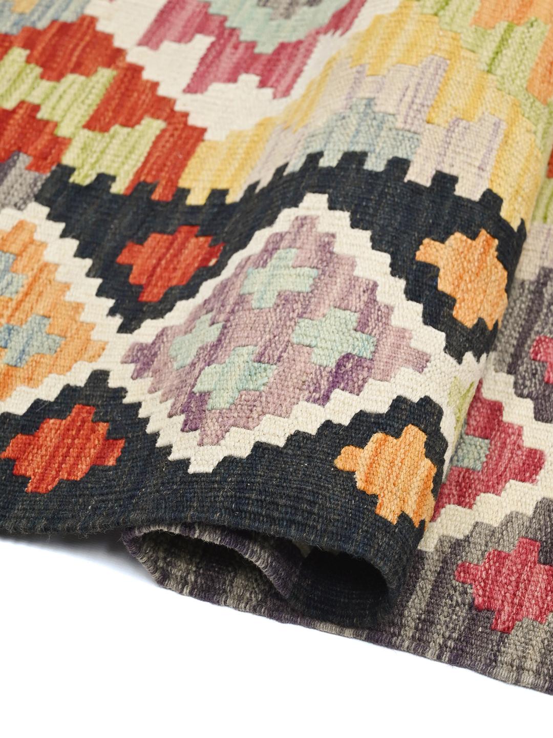Tapis Kelim Afghan Old Style tissé à la main en laine noire et multicolore