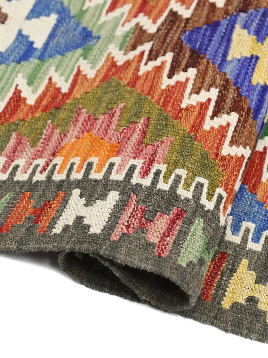 Runner afghano tessuto a mano con vivaci motivi geometrici in lana multicolore