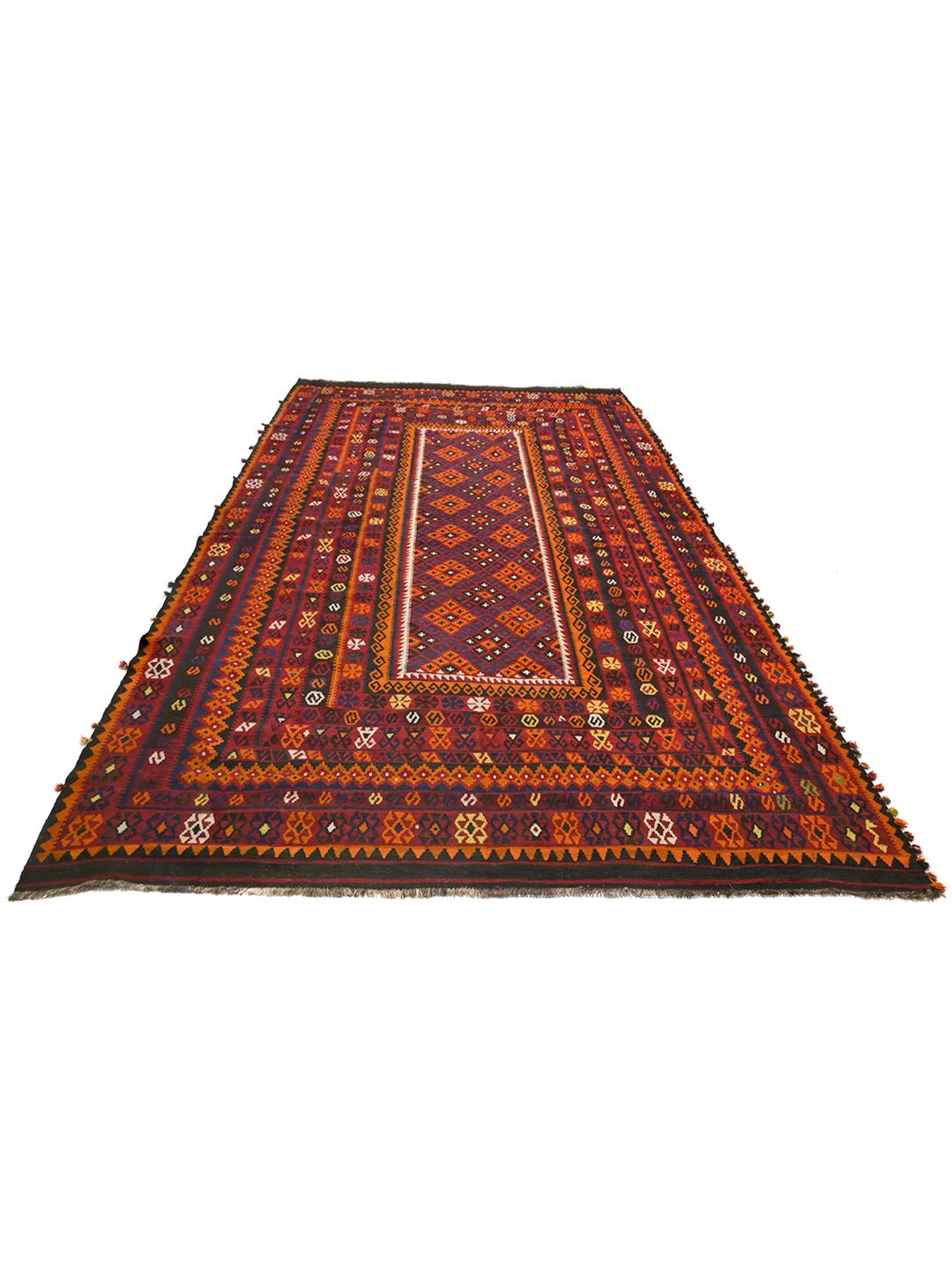 Een groot, handgeweven Kelim Maimane vloerkleed uit Afghanistan in tinten rood en blauw met geometrische patronen.