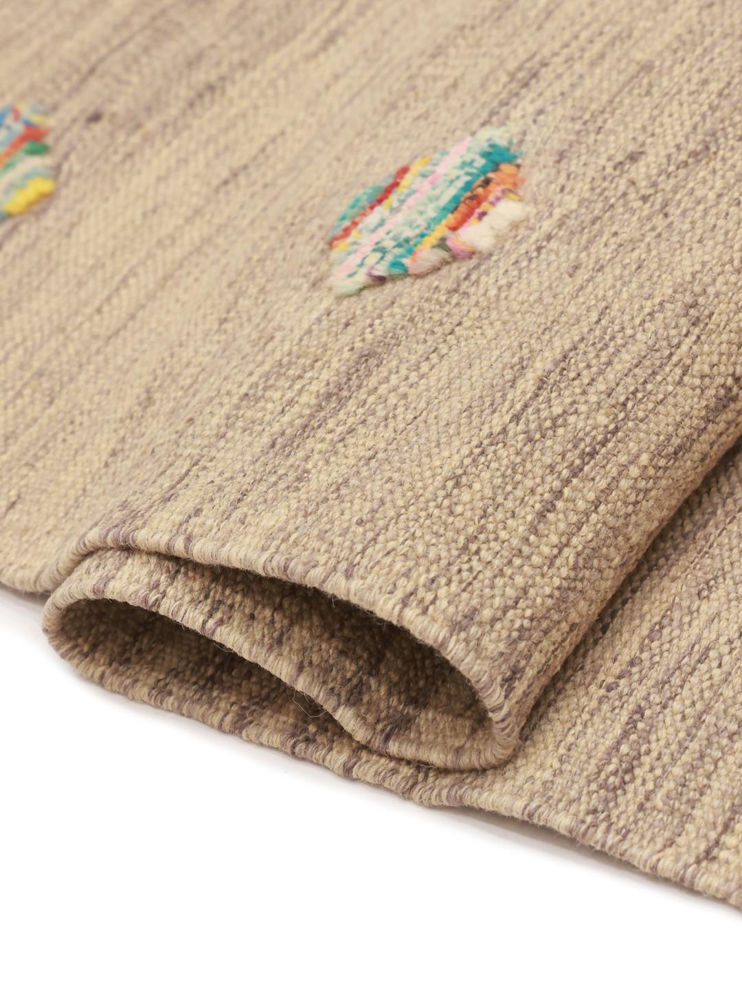 Handgeweven Afghaans Kelim-tapijt met een beige veld en kleurrijke verspreide motieven