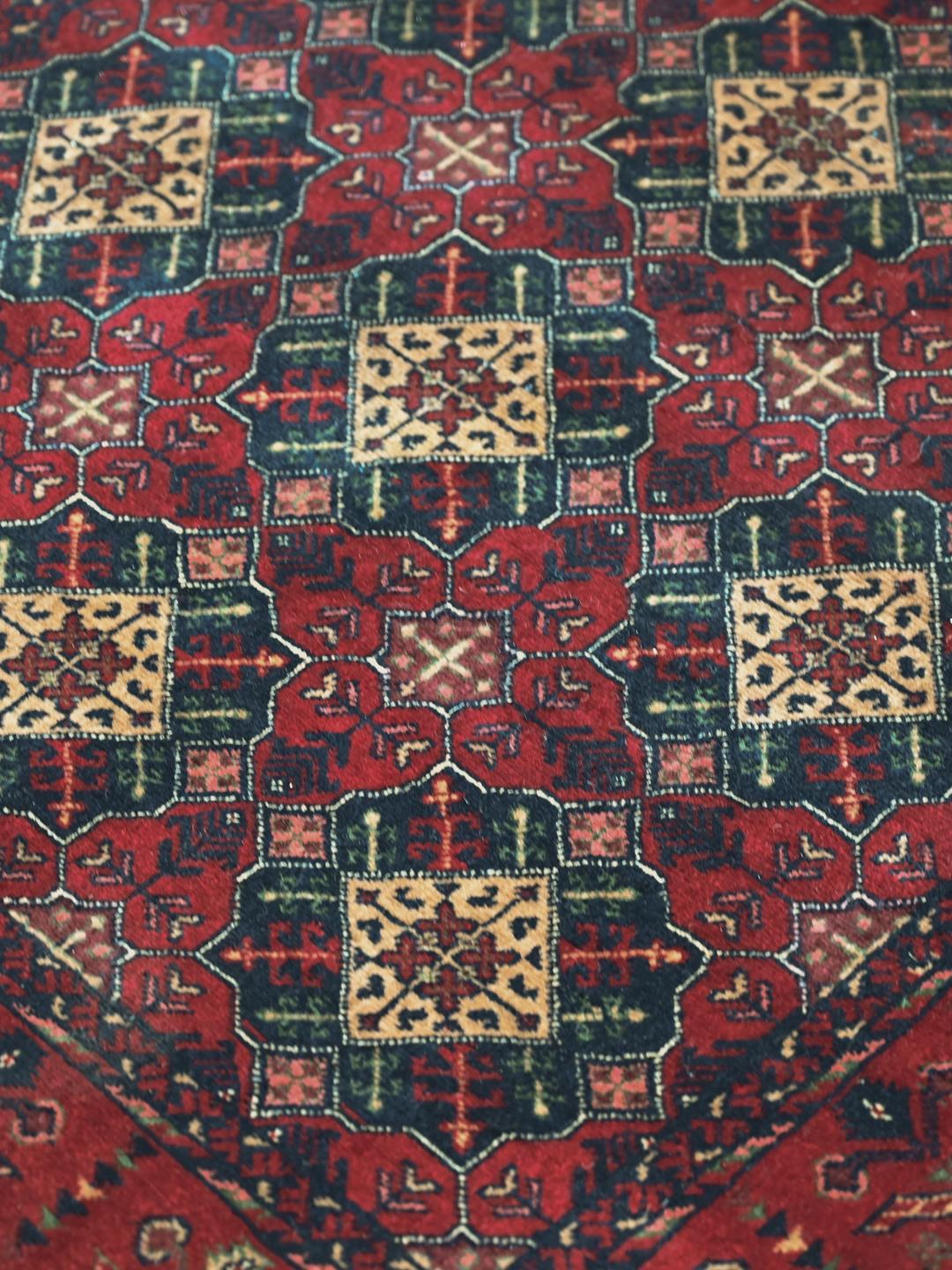 Tapis couloir noué main d'Afghanistan en rouge foncé et bleu foncé