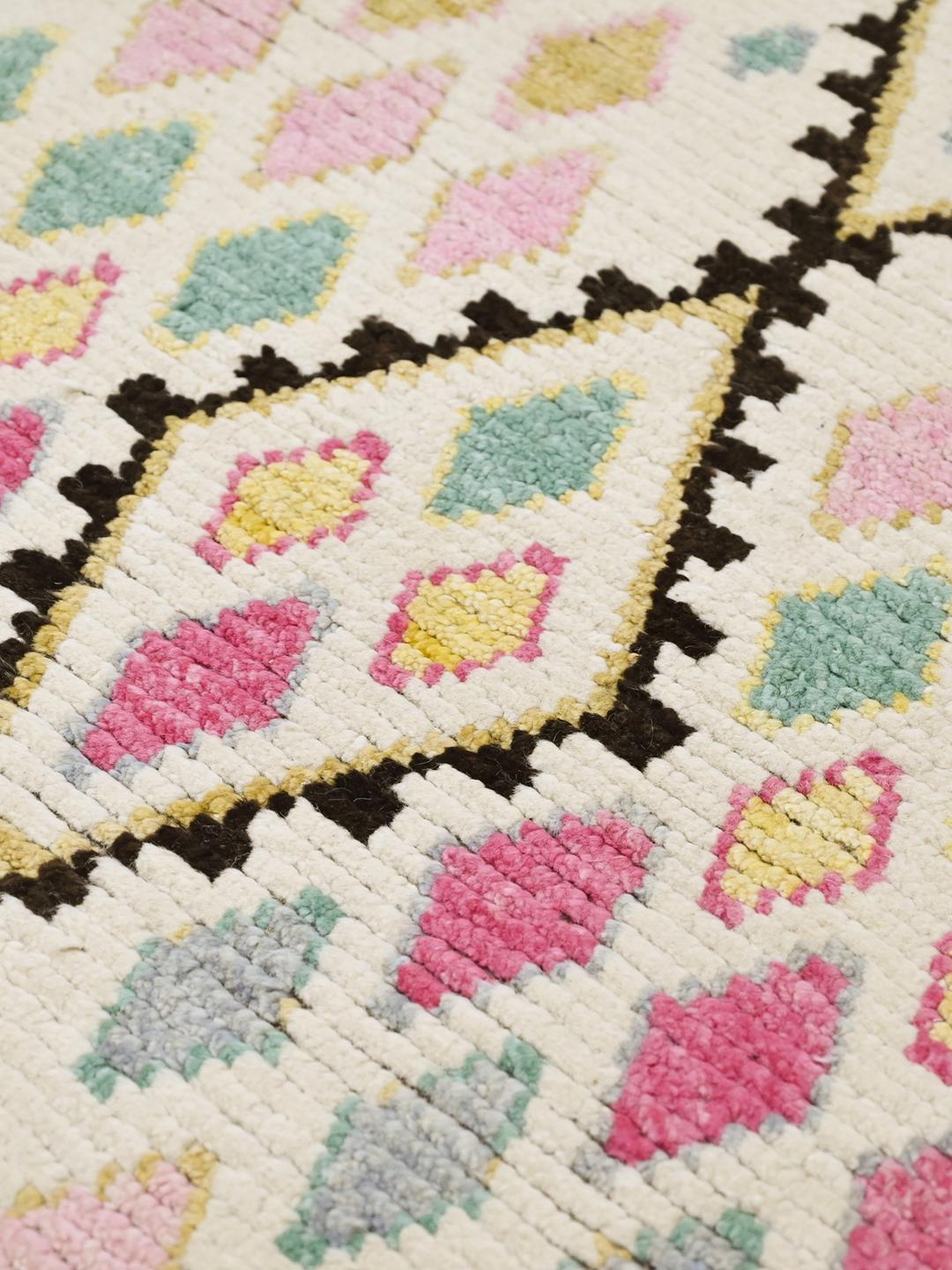 Tapis multicolore en laine noue a la main en provenance d'Afghanistan avec des motifs de diamants geometriques